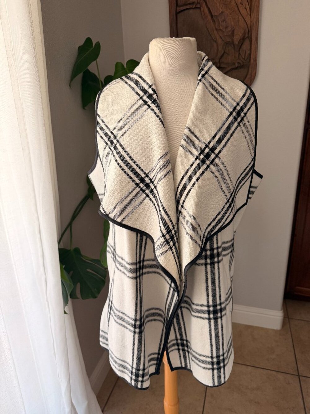 ETWO Plaid Waterfall Open Front Vest Size M Ivory Black Wool Blend